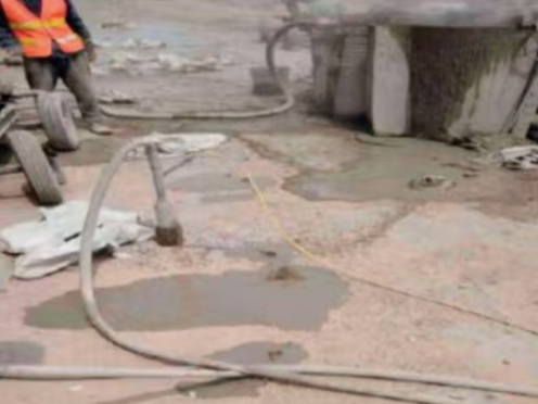 林甸水泥混凝土路面板底注浆技术 路面脱空注浆整治方案