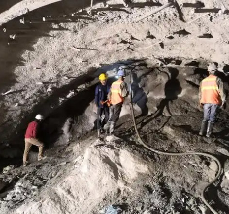 林甸隧道拱顶带模注浆料，微膨胀注浆料的特点及施工工艺